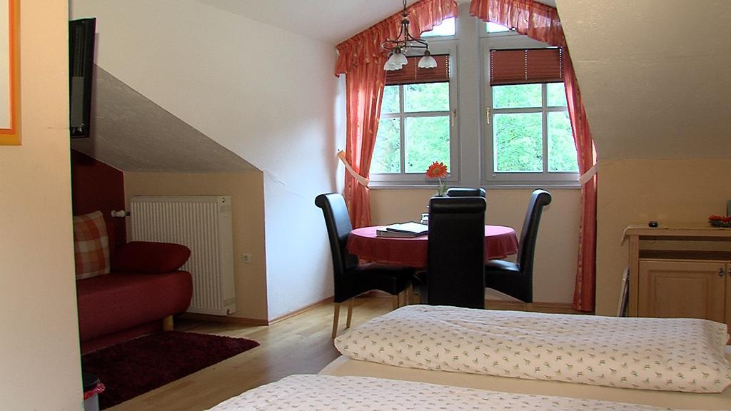 Landgasthof Zum Hirschenstein, Pension Garni ザンクト・エングルマール エクステリア 写真