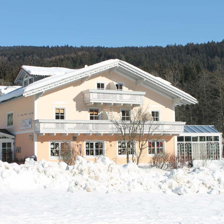 Landgasthof Zum Hirschenstein, Pension Garni ザンクト・エングルマール エクステリア 写真